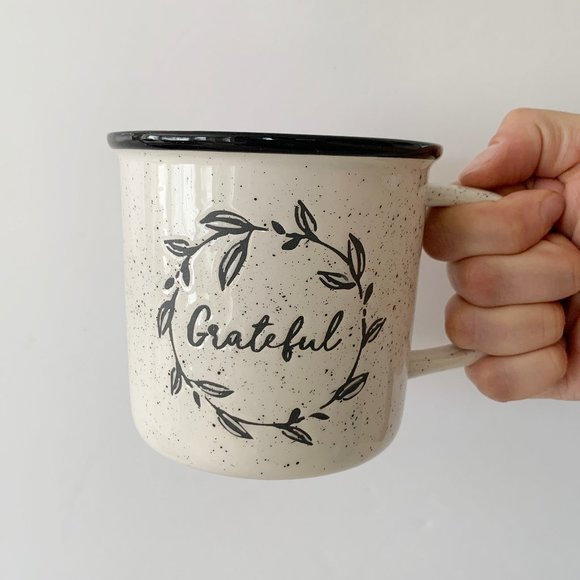 Oversized Mug - "Grateful" with Floral Wreath - Picture 4 of 11
